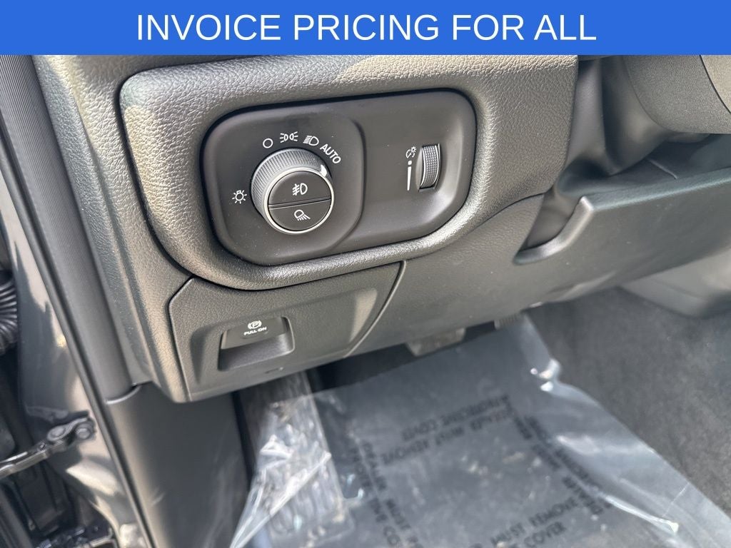 2026 RAM Ram 1500 RAM 1500 WARLOCK CREW CAB 4X4 5'7' BOX