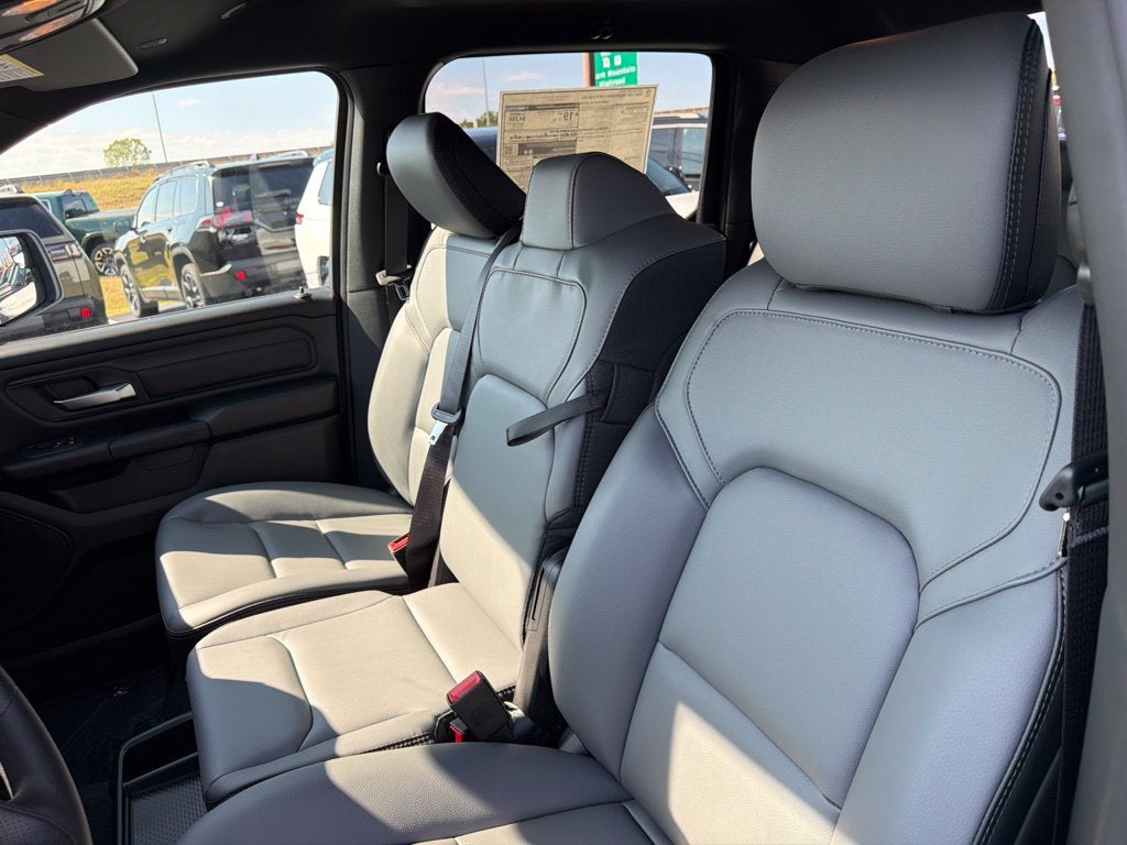 2027 RAM Ram 1500 RAM 1500 TRADESMAN CREW CAB 4X4 5'7' BOX