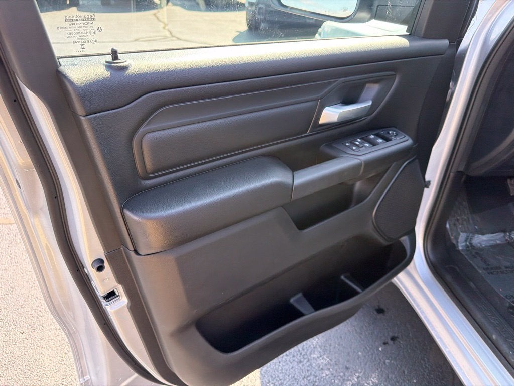 2027 RAM Ram 1500 RAM 1500 TRADESMAN CREW CAB 4X4 5'7' BOX