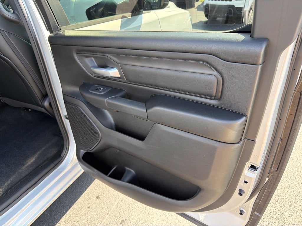 2027 RAM Ram 1500 RAM 1500 TRADESMAN CREW CAB 4X4 5'7' BOX