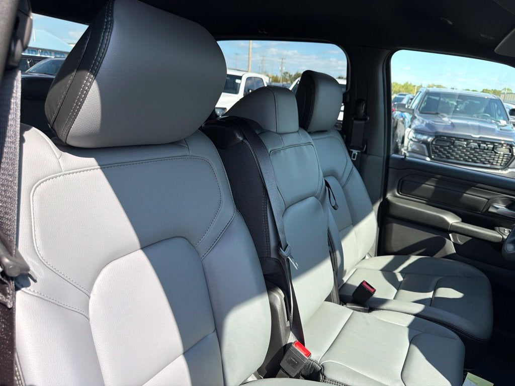 2027 RAM Ram 1500 RAM 1500 TRADESMAN CREW CAB 4X4 5'7' BOX