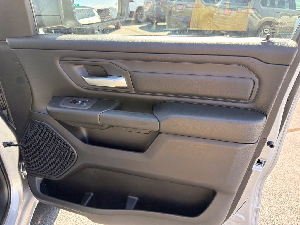 2027 RAM Ram 1500 RAM 1500 TRADESMAN CREW CAB 4X4 5'7' BOX