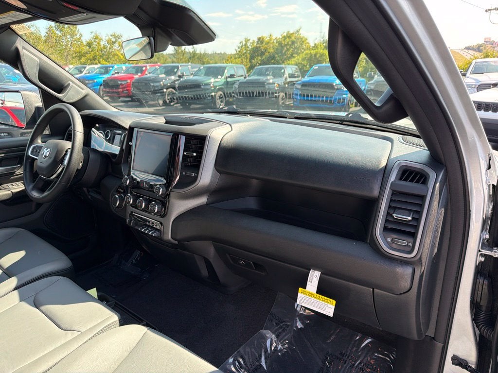 2027 RAM Ram 1500 RAM 1500 TRADESMAN CREW CAB 4X4 5'7' BOX