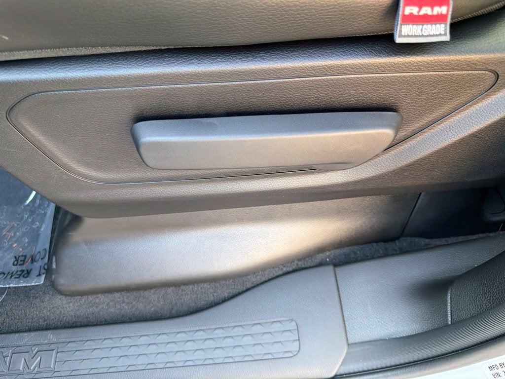 2027 RAM Ram 1500 RAM 1500 TRADESMAN CREW CAB 4X4 5'7' BOX