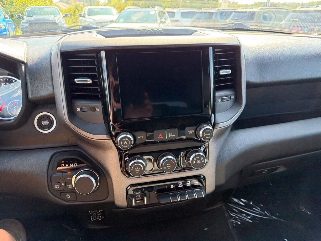 2027 RAM Ram 1500 RAM 1500 TRADESMAN CREW CAB 4X4 5'7' BOX