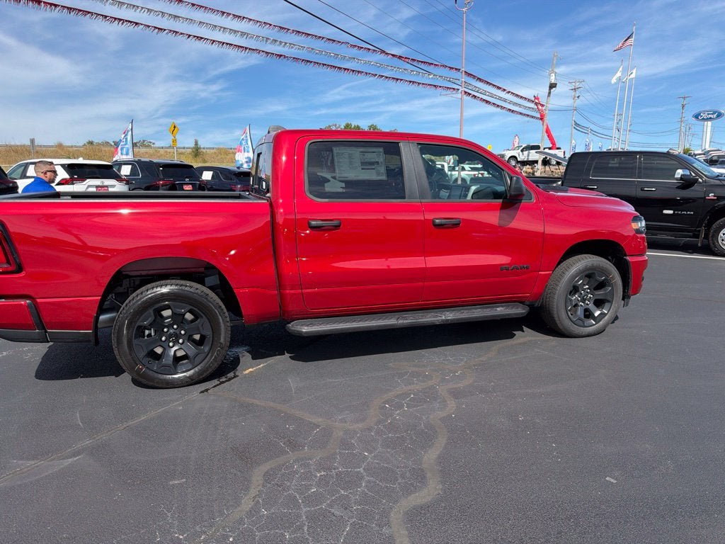 2027 RAM Ram 1500 RAM 1500 EXPRESS CREW CAB 4X4 5'7' BOX