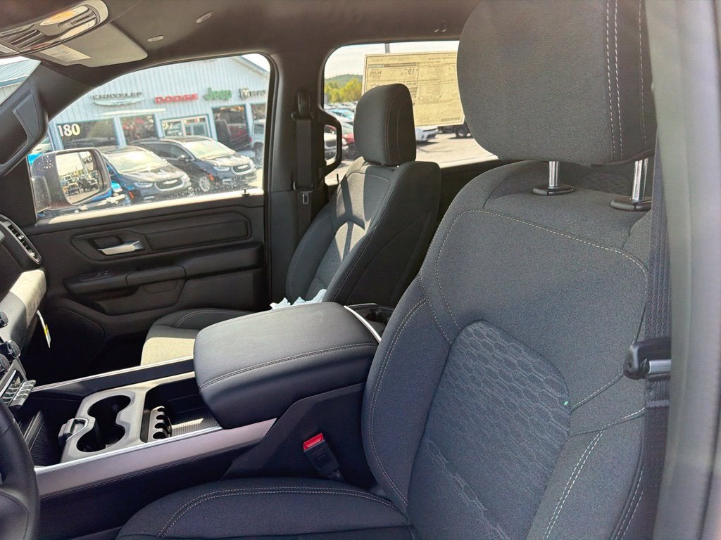 2027 RAM Ram 1500 RAM 1500 EXPRESS CREW CAB 4X4 5'7' BOX