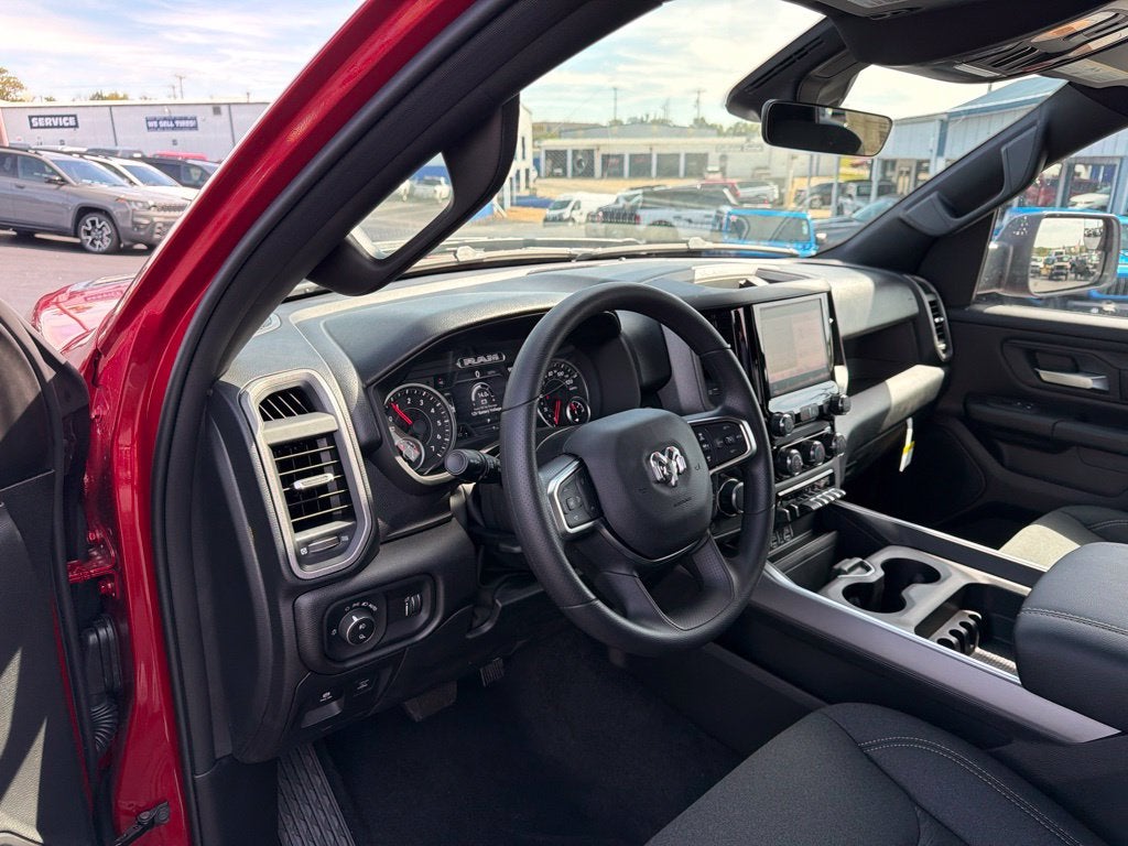 2027 RAM Ram 1500 RAM 1500 EXPRESS CREW CAB 4X4 5'7' BOX