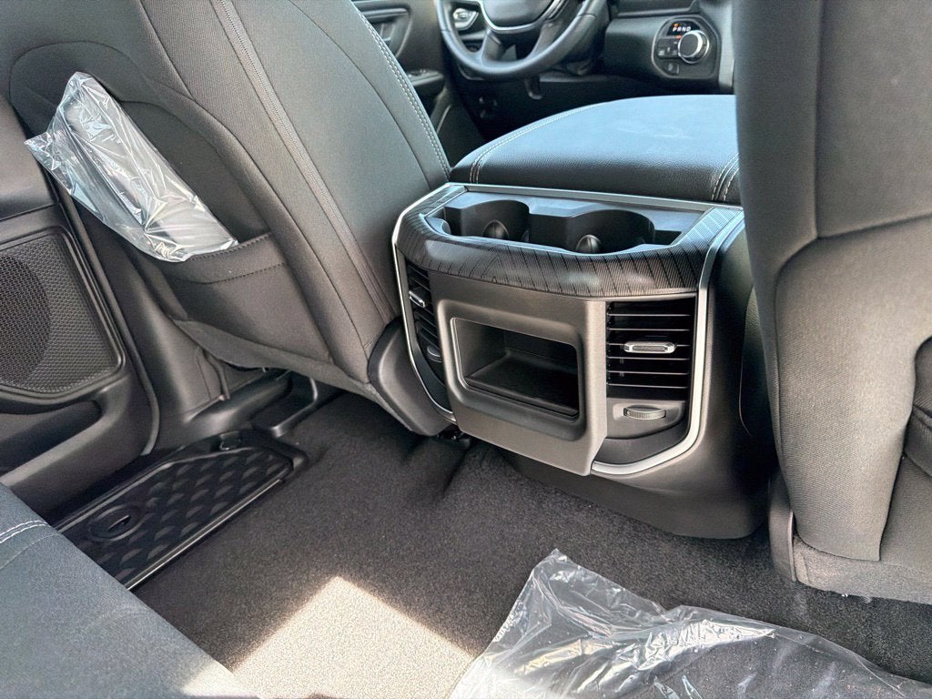 2027 RAM Ram 1500 RAM 1500 EXPRESS CREW CAB 4X4 5'7' BOX