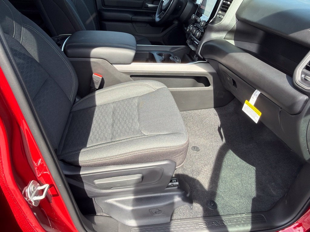 2027 RAM Ram 1500 RAM 1500 EXPRESS CREW CAB 4X4 5'7' BOX