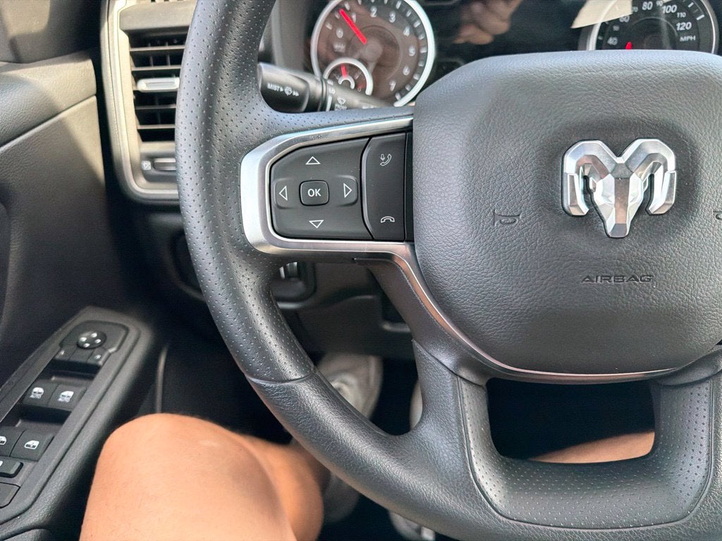 2027 RAM Ram 1500 RAM 1500 EXPRESS CREW CAB 4X4 5'7' BOX