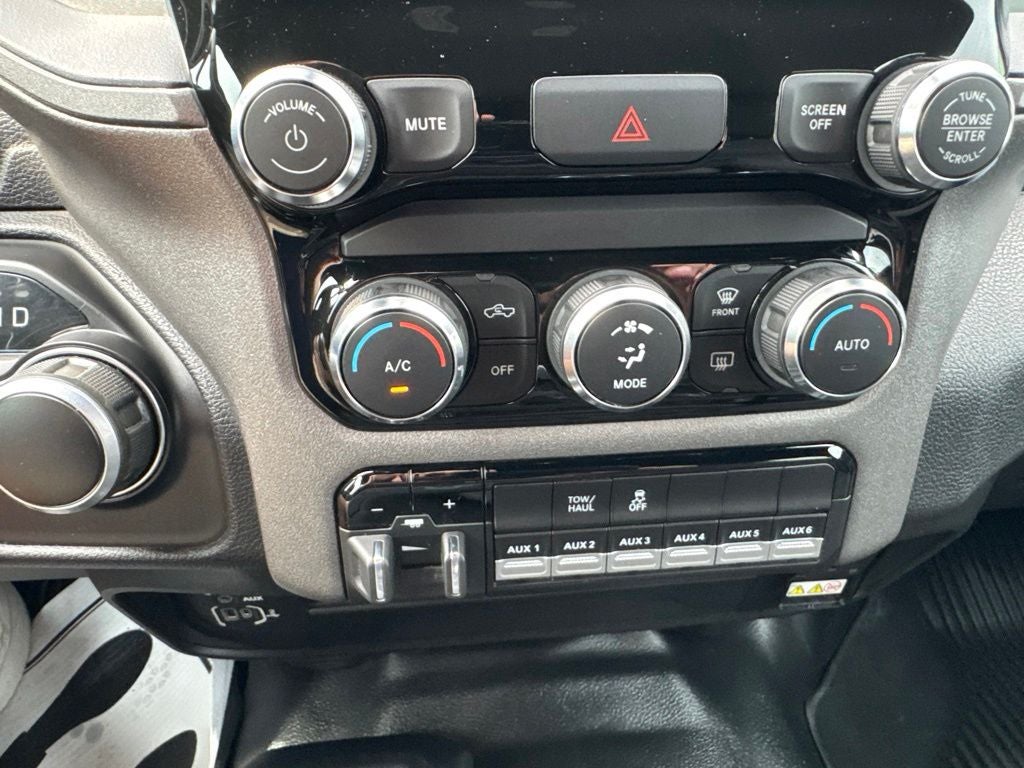 2023 RAM 2500 Tradesman Crew Cab 4x4 6'4' Box