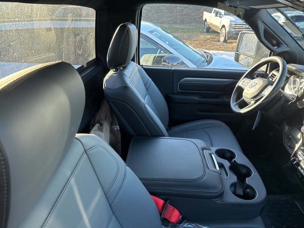 2026 RAM Ram 5500 Chassis Cab RAM 5500 TRADESMAN CHASSIS REGULAR CAB 4X4 84' CA