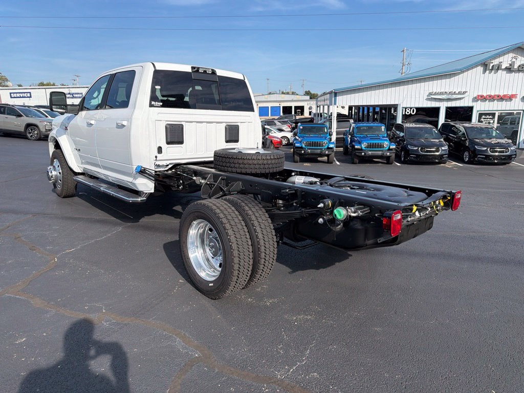 2027 RAM Ram 5500 Chassis Cab RAM 5500 BIG HORN CHASSIS CREW CAB 4X4 60' CA