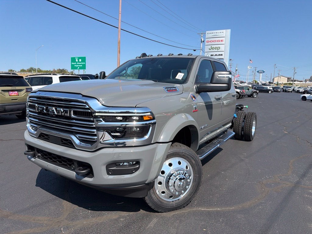 2027 RAM Ram 5500 Chassis Cab RAM 5500 BIG HORN CHASSIS CREW CAB 4X4 60' CA