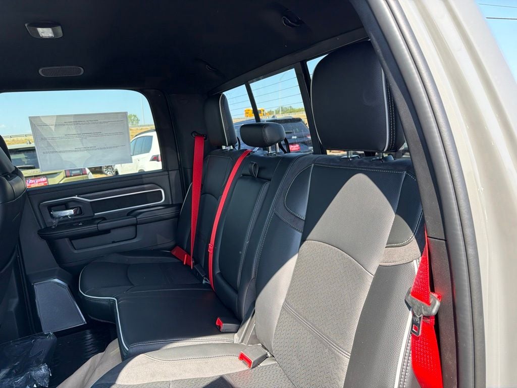 2027 RAM Ram 5500 Chassis Cab RAM 5500 BIG HORN CHASSIS CREW CAB 4X4 60' CA