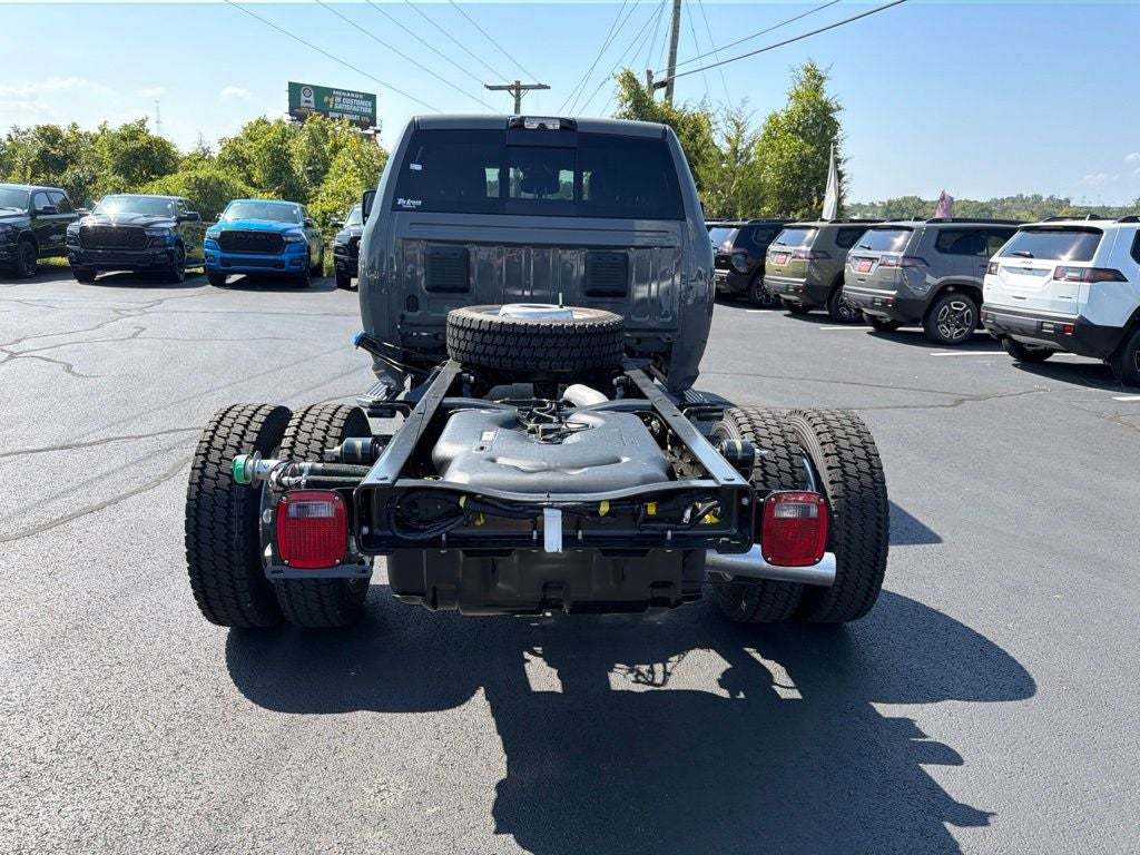 2027 RAM Ram 5500 Chassis Cab RAM 5500 BIG HORN CHASSIS CREW CAB 4X4 60' CA