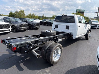 2027 RAM Ram 5500 Chassis Cab RAM 5500 TRADESMAN CHASSIS CREW CAB 4X4 84' CA