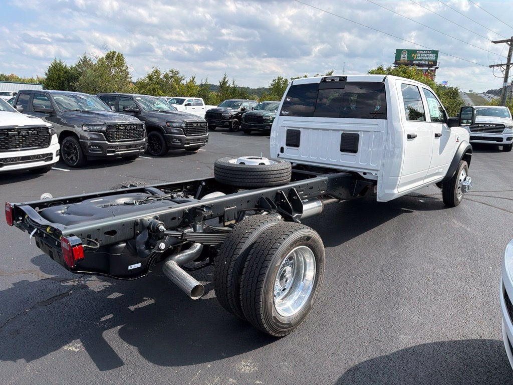 2027 RAM Ram 5500 Chassis Cab RAM 5500 TRADESMAN CHASSIS CREW CAB 4X4 84' CA