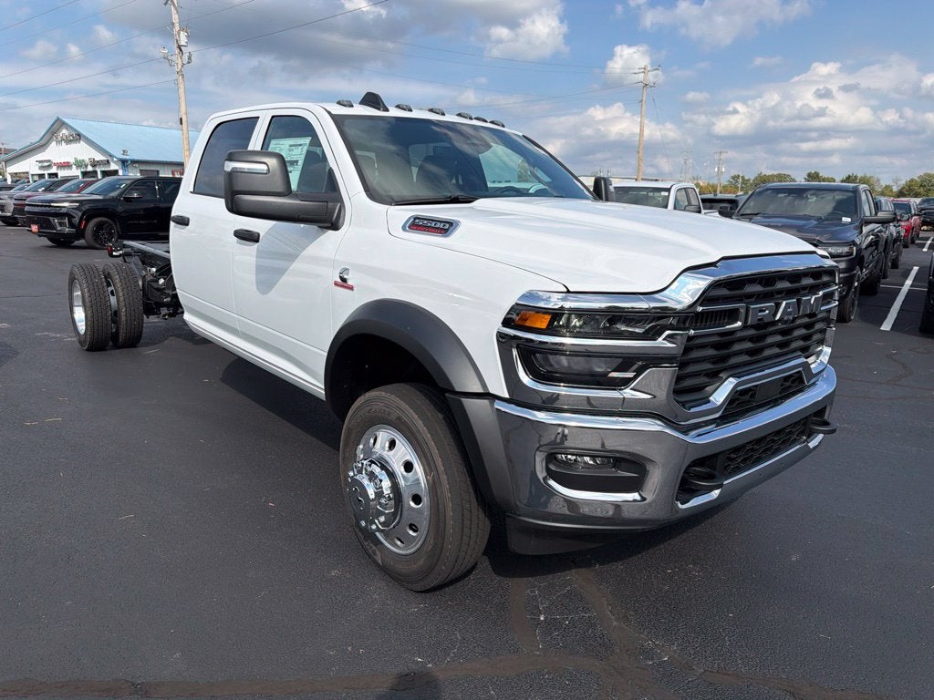 2027 RAM Ram 5500 Chassis Cab RAM 5500 TRADESMAN CHASSIS CREW CAB 4X4 84' CA