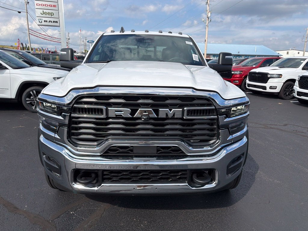 2027 RAM Ram 5500 Chassis Cab RAM 5500 TRADESMAN CHASSIS CREW CAB 4X4 84' CA