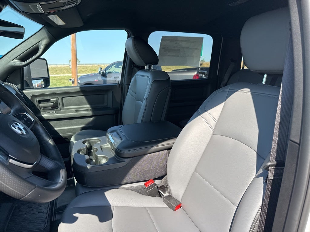 2026 RAM Ram 5500 Chassis Cab RAM 5500 TRADESMAN CHASSIS CREW CAB 4X4 84' CA