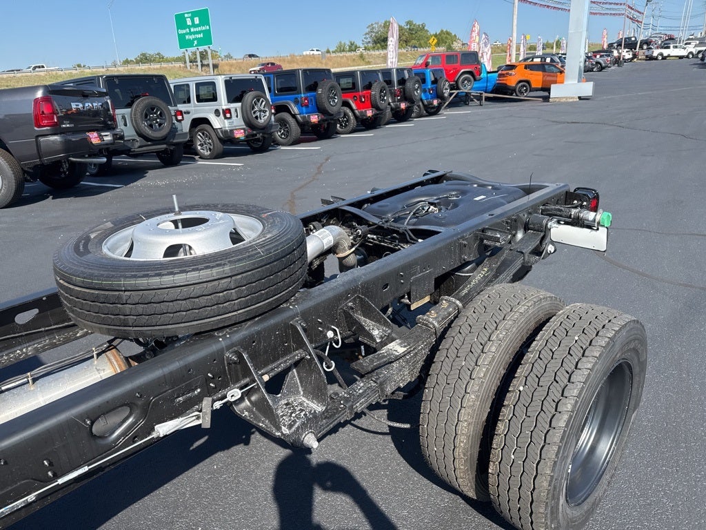 2026 RAM Ram 5500 Chassis Cab RAM 5500 TRADESMAN CHASSIS CREW CAB 4X4 84' CA