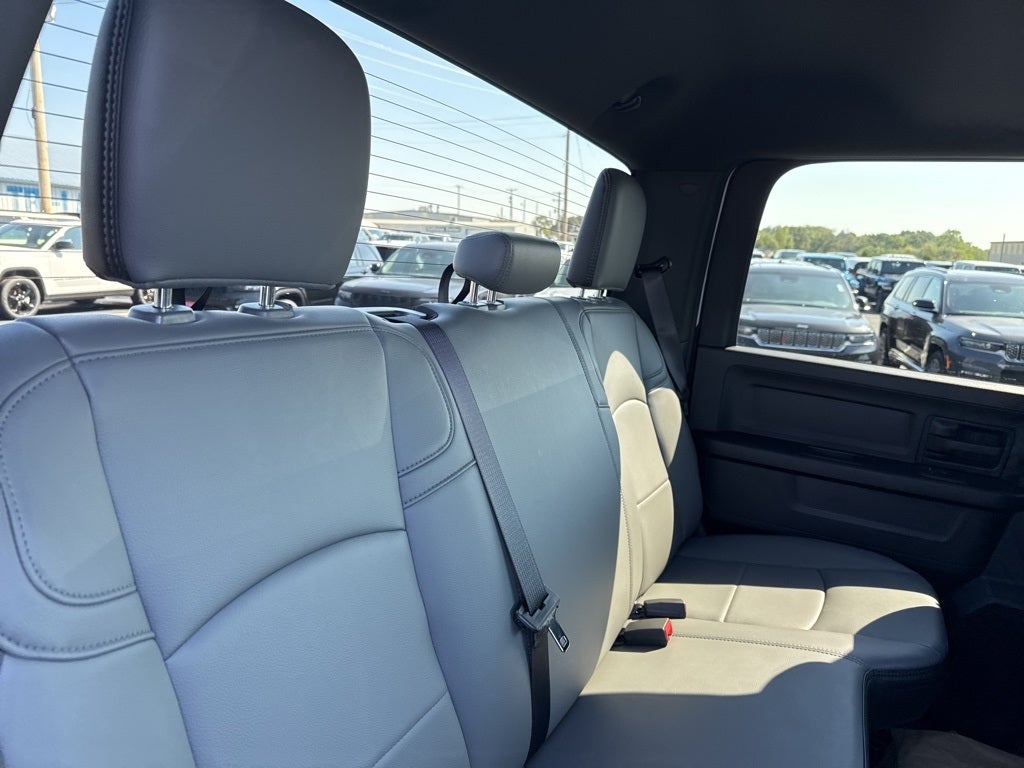 2026 RAM Ram 5500 Chassis Cab RAM 5500 TRADESMAN CHASSIS CREW CAB 4X4 84' CA