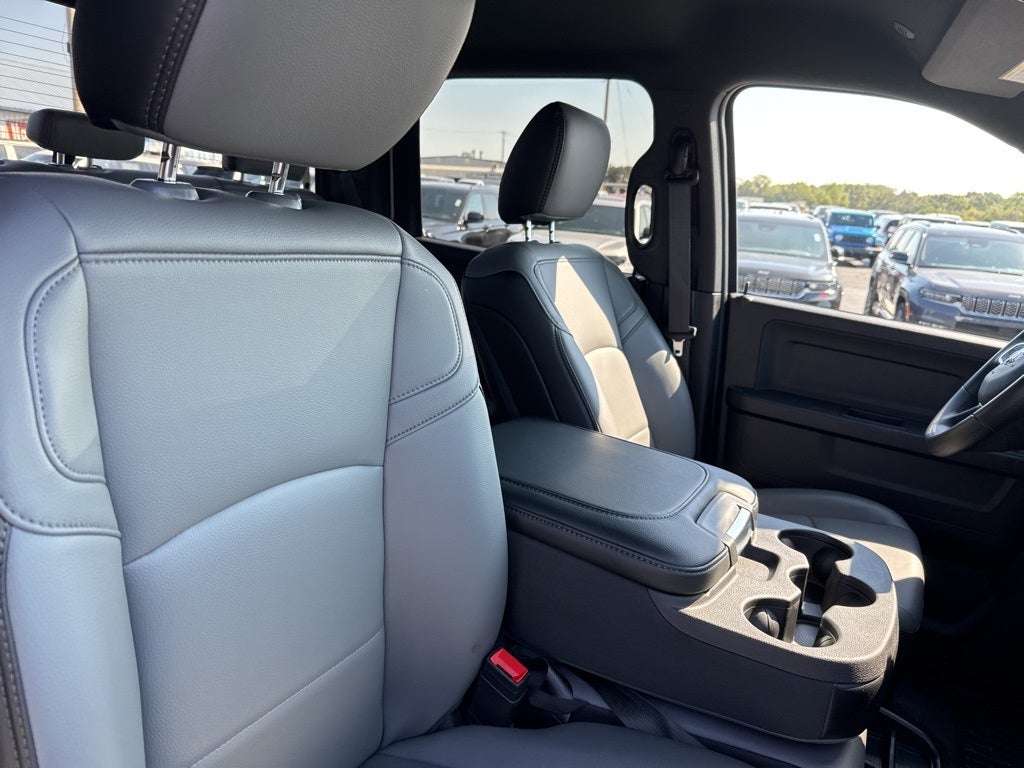 2026 RAM Ram 5500 Chassis Cab RAM 5500 TRADESMAN CHASSIS CREW CAB 4X4 84' CA