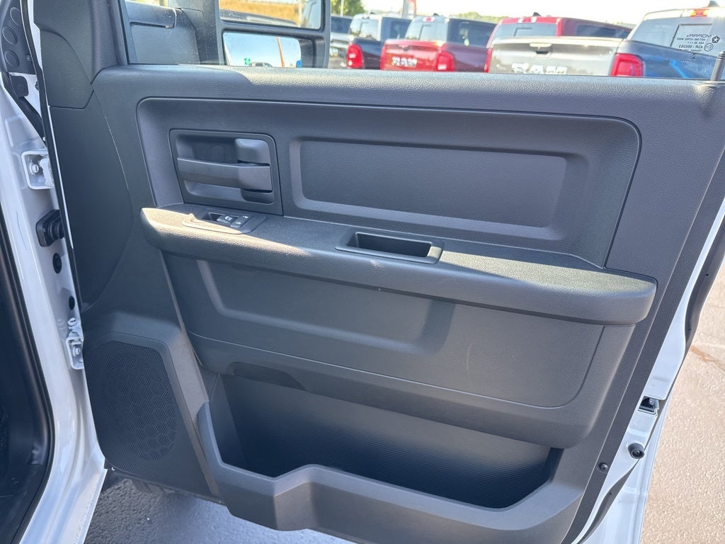 2026 RAM Ram 5500 Chassis Cab RAM 5500 TRADESMAN CHASSIS CREW CAB 4X4 84' CA