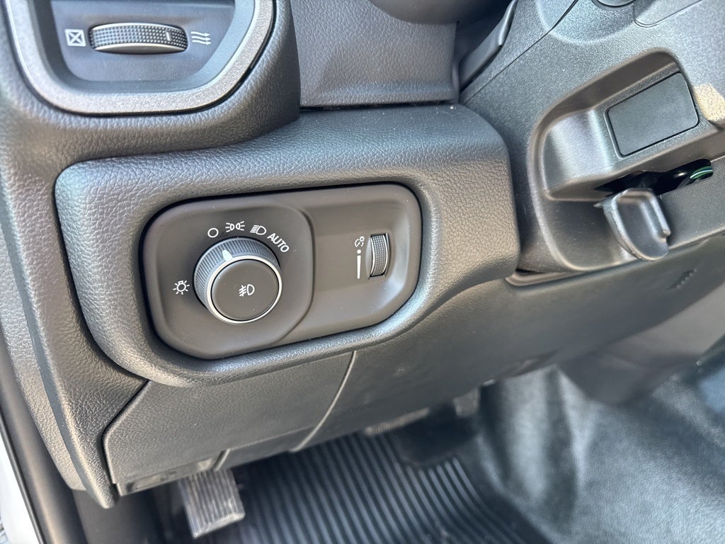 2026 RAM Ram 5500 Chassis Cab RAM 5500 TRADESMAN CHASSIS CREW CAB 4X4 84' CA