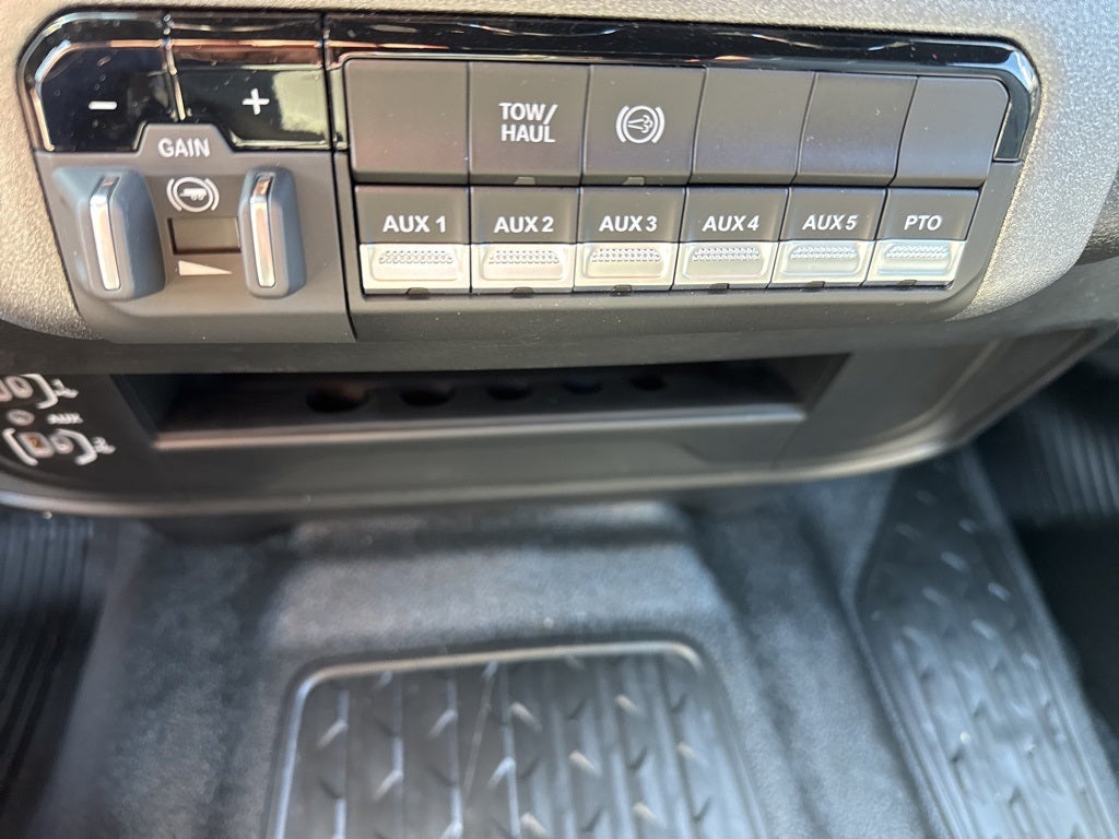 2026 RAM Ram 5500 Chassis Cab RAM 5500 TRADESMAN CHASSIS CREW CAB 4X4 84' CA