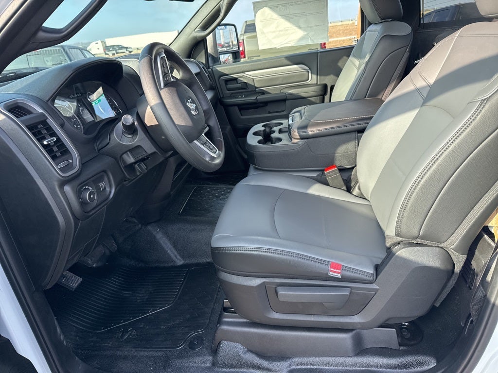 2026 RAM Ram 3500 Chassis Cab RAM 3500 TRADESMAN CHASSIS REGULAR CAB 4X4 60' CA