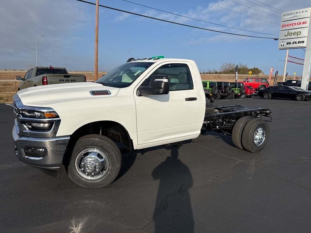 2026 RAM Ram 3500 Chassis Cab RAM 3500 TRADESMAN CHASSIS REGULAR CAB 4X4 60' CA