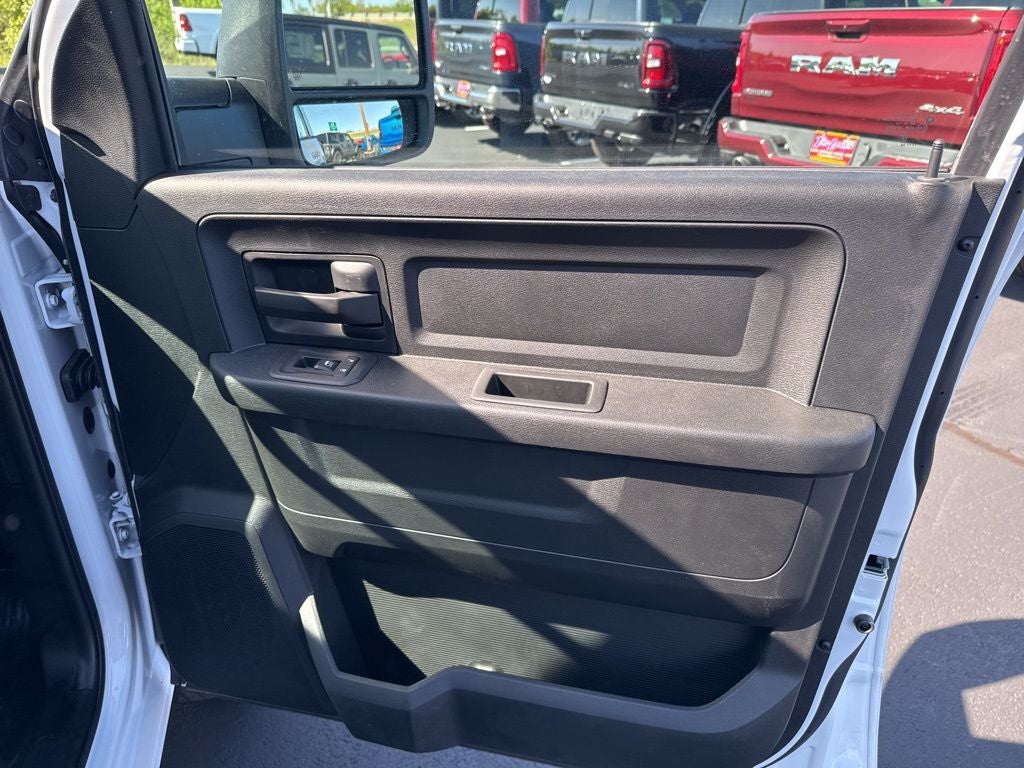 2026 RAM Ram 3500 Chassis Cab RAM 3500 TRADESMAN CREW CAB CHASSIS 4X4 60' CA