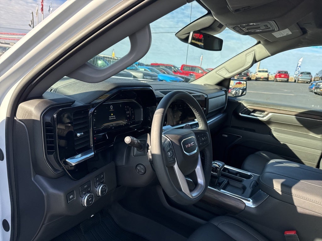 2025 GMC Sierra 1500 4WD Crew Cab Short Box SLT