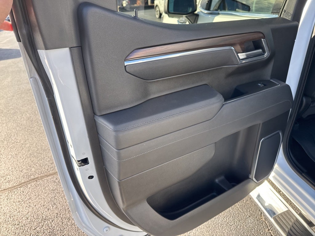 2025 GMC Sierra 1500 4WD Crew Cab Short Box SLT