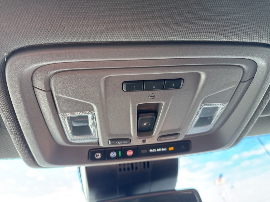 2025 GMC Sierra 1500 4WD Crew Cab Short Box SLT