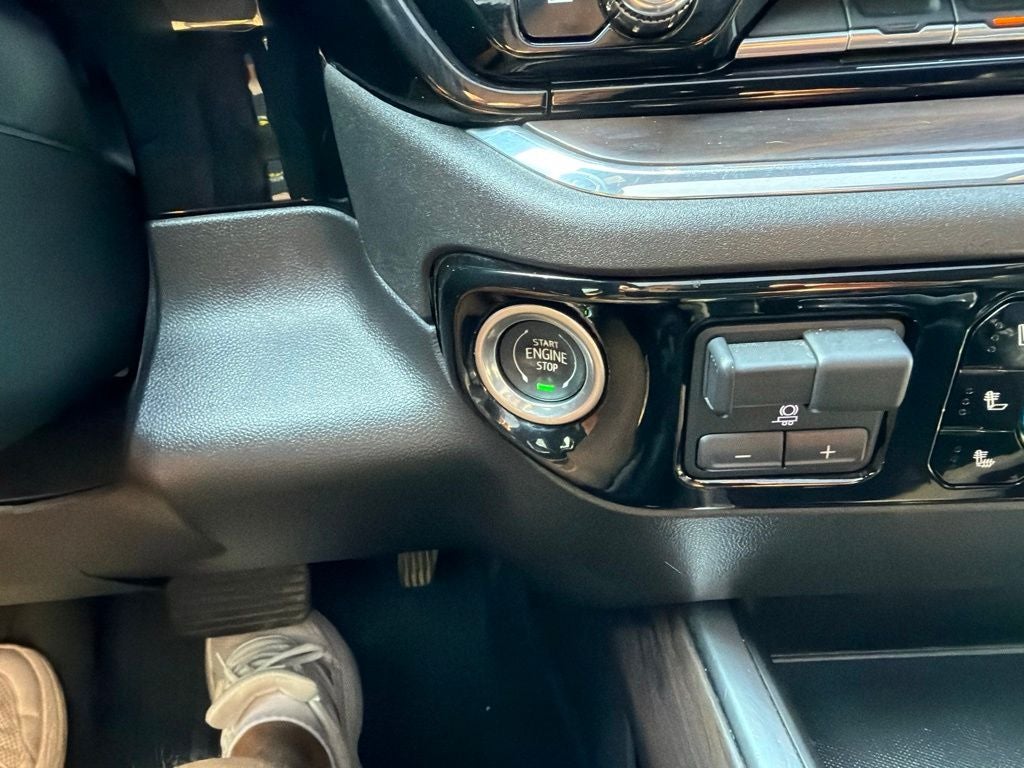 2023 GMC Sierra 1500 4WD Crew Cab Short Box SLT