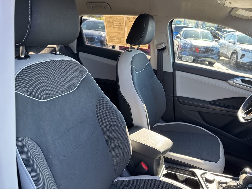 2025 Volkswagen Taos 1.5T SE