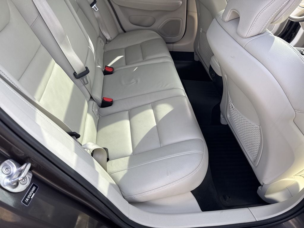 2023 Volvo S60 B5 Plus Dark Theme