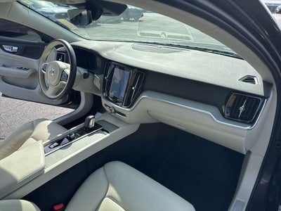 2023 Volvo S60 B5 Plus Dark Theme