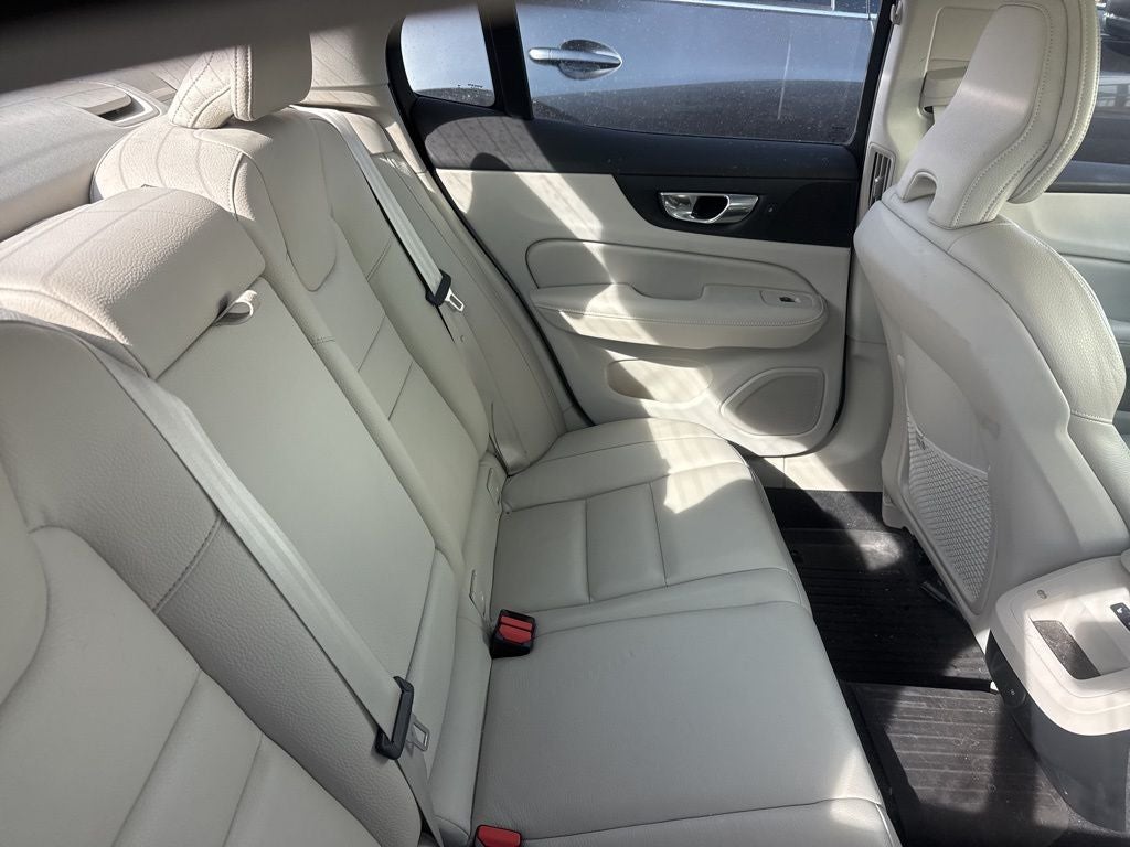 2023 Volvo S60 B5 Plus Dark Theme