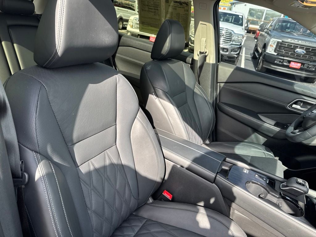 2025 Nissan Rogue Platinum