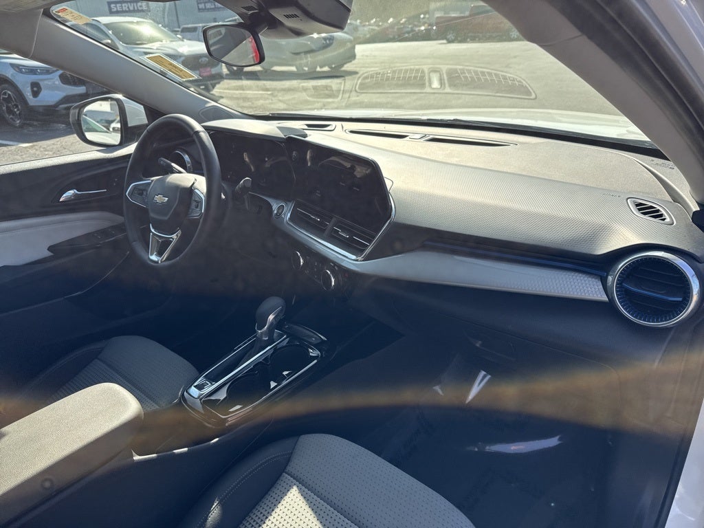 2025 Chevrolet Trax FWD LT