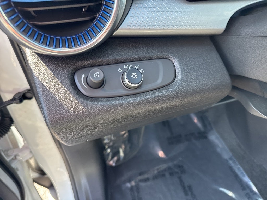 2025 Chevrolet Trax FWD LT