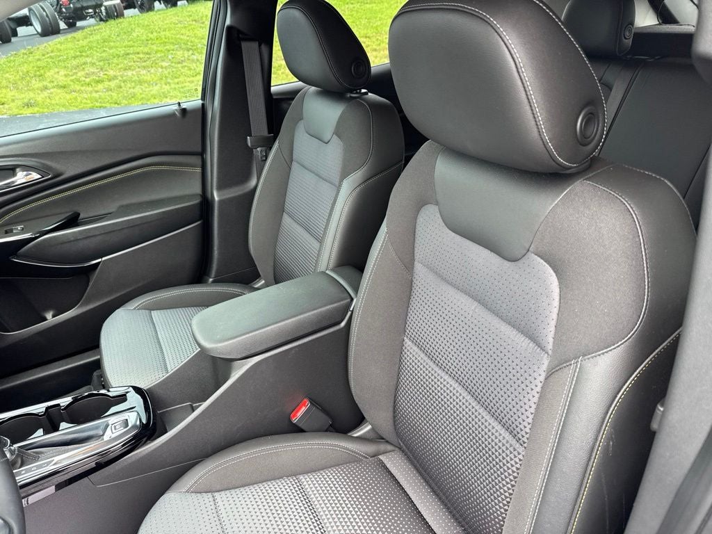 2025 Chevrolet Trax FWD LT