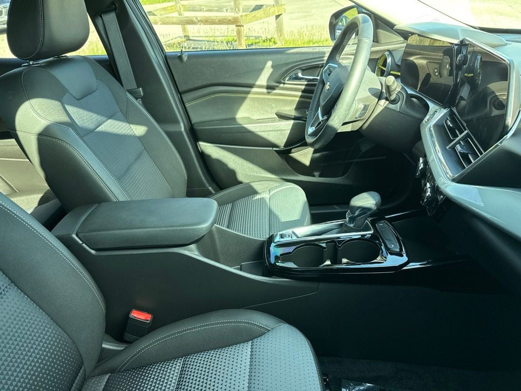 2025 Chevrolet Trax FWD LT