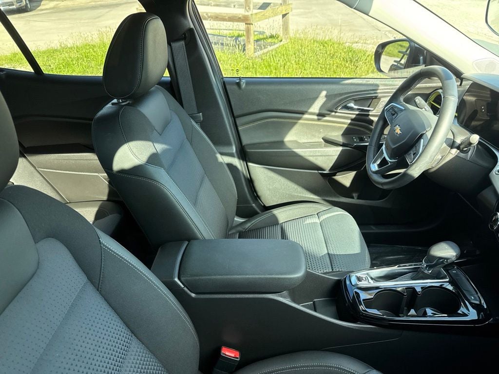 2025 Chevrolet Trax FWD LT