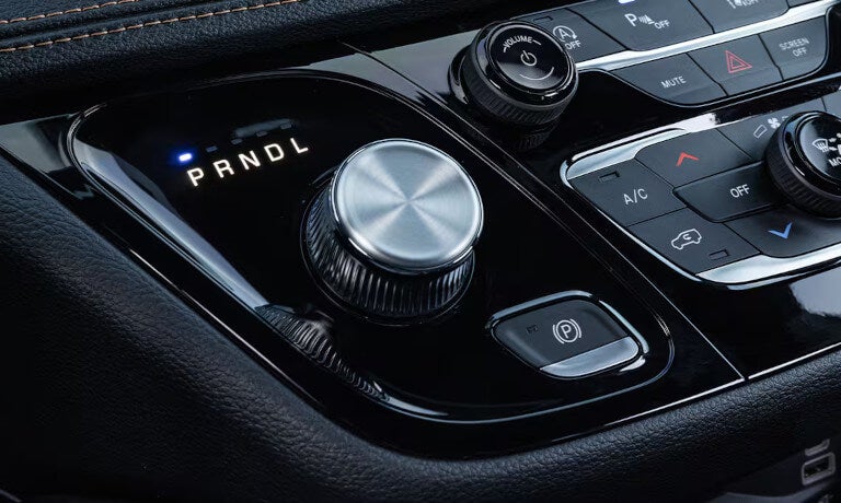 2027Chrysler-Pacifica-InteriorClimateControl